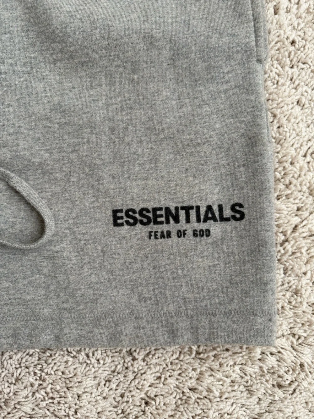 FEAR OF GOD ESSENTIALS Shorts. Size Small. Oversized. Grey. - Picture 5 of 8